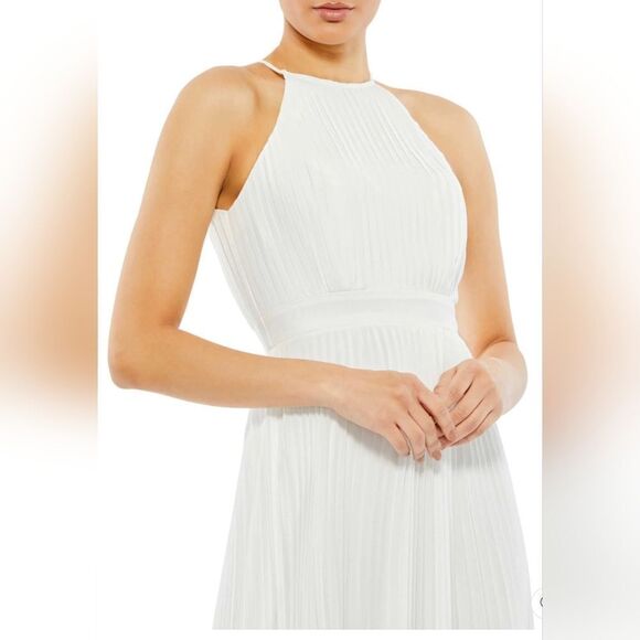 Mac Duggal PLEATED HALTER NECK FLOWY GOWN NWT size 10 white (12496) - Picture 3 of 6